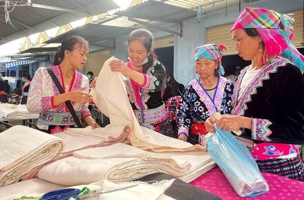 Lai Chau mountainous province upgrades markets to preserve ethnic culture