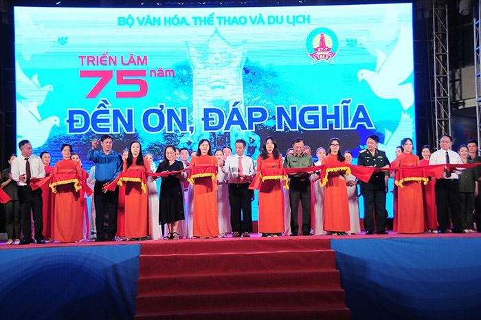 Works on war invalids and martyrs on display in Hanoi