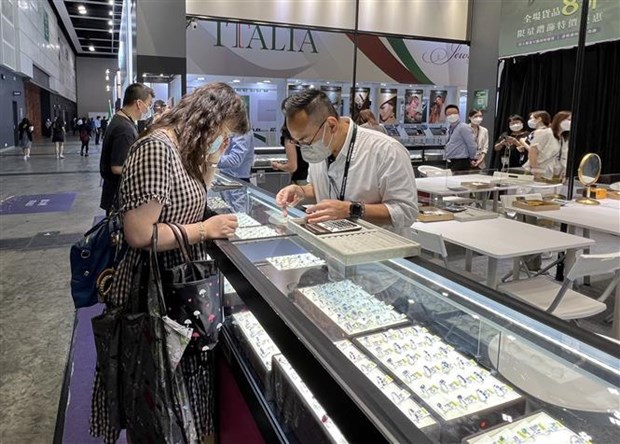 Hong Kong firms interest in Vietnamese gem market
