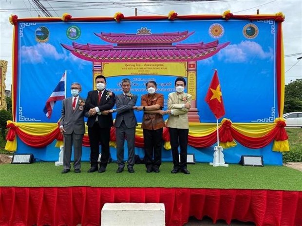 Work starts on welcome gate on overseas Vietnamese road in Thailand