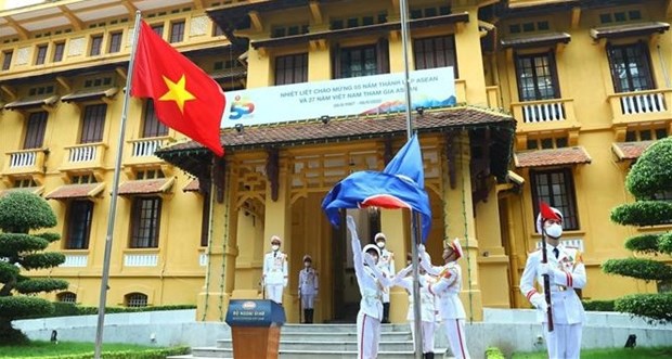 Flag raised in Hanoi to mark ASEAN’s 55th founding anniversary