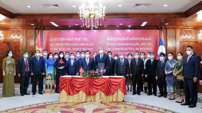 Hanoi promotes investment and trade with Lao capital