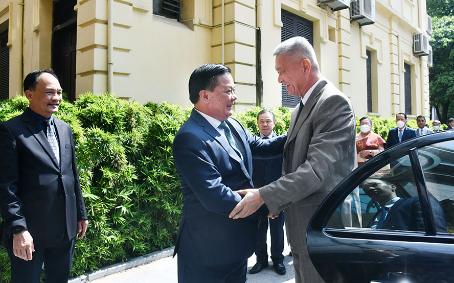 Hanoi, Vientiane make cooperation relationship more practical and effectively