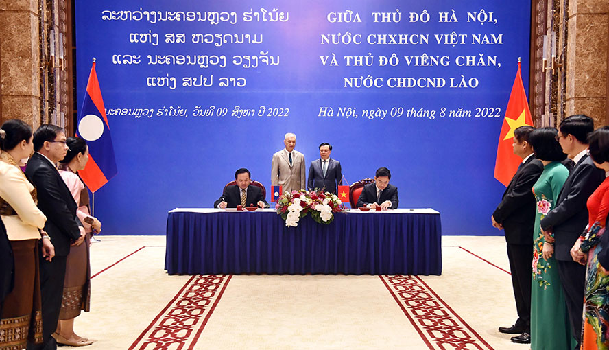 Hanoi promotes cooperative relationship with Lao capital