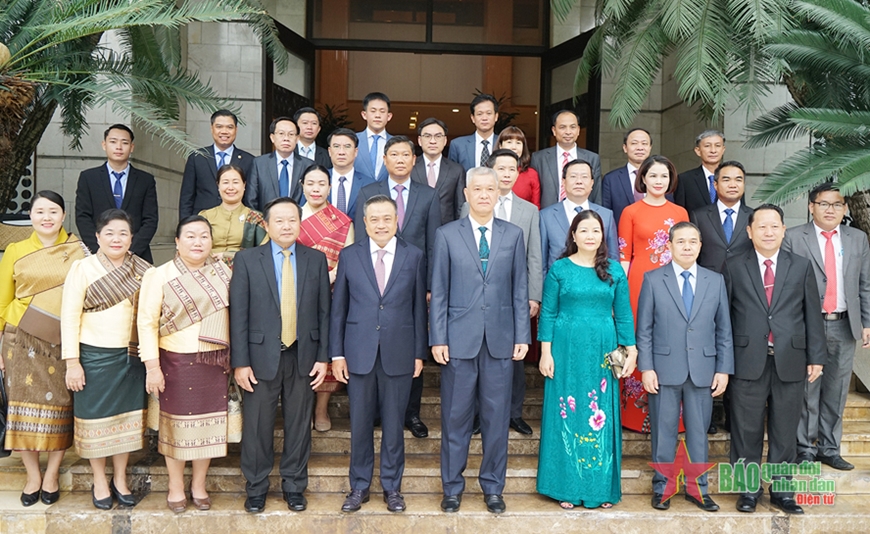 Hanoi stands side by side with Laos during national construction and development