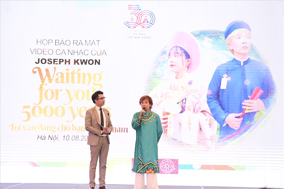 Korean singer makes music videos to promote Vietnam tourism