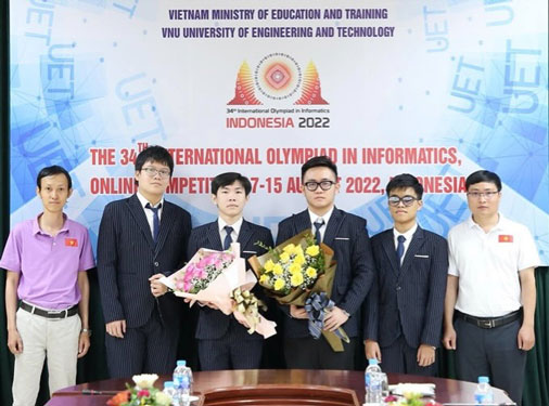 All four Vietnamese students win medals at Int’l Informatics Olympiad