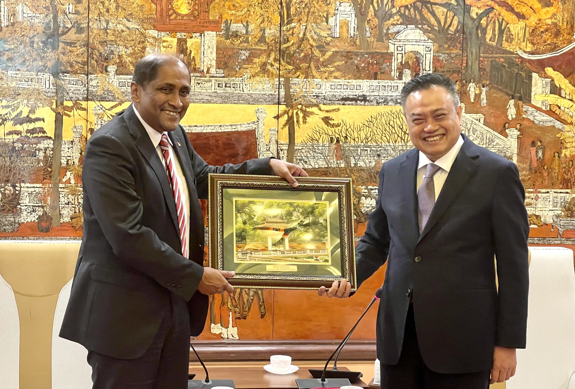 Hanoi invites Singaporean experts to give proposals on planning