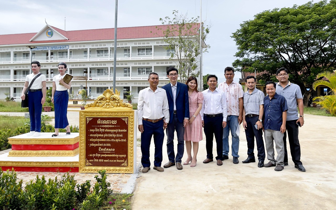 Tra Vinh University promotes cooperation in training Cambodian students