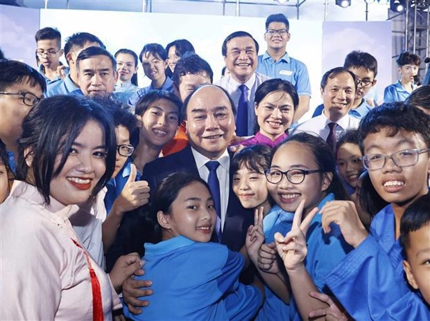 President joins orphans in Going to school festival in Da Nang city