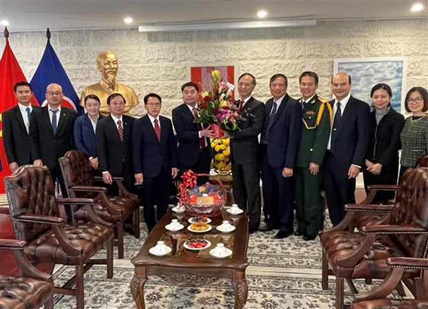 Lao ambassadors extend National Day greetings to Vietnamese embassies