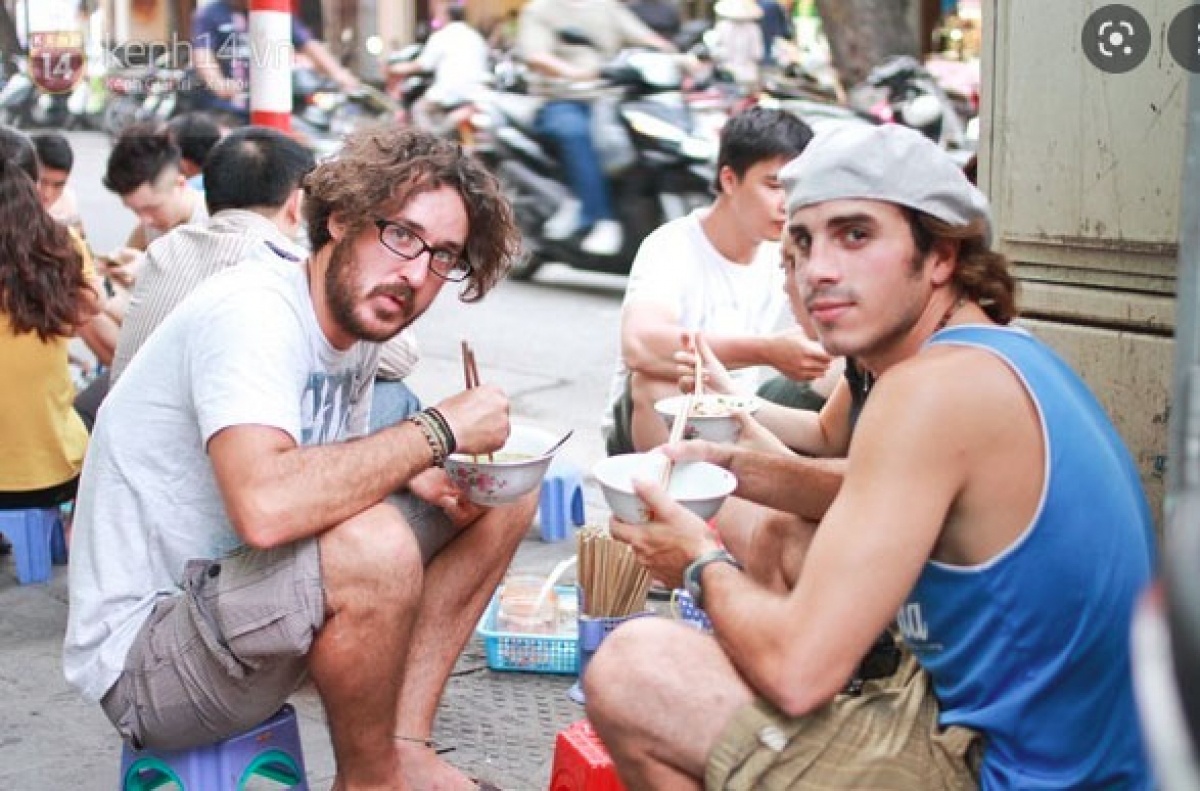 Foreign writer reveals how to find delicious street food in Vietnam