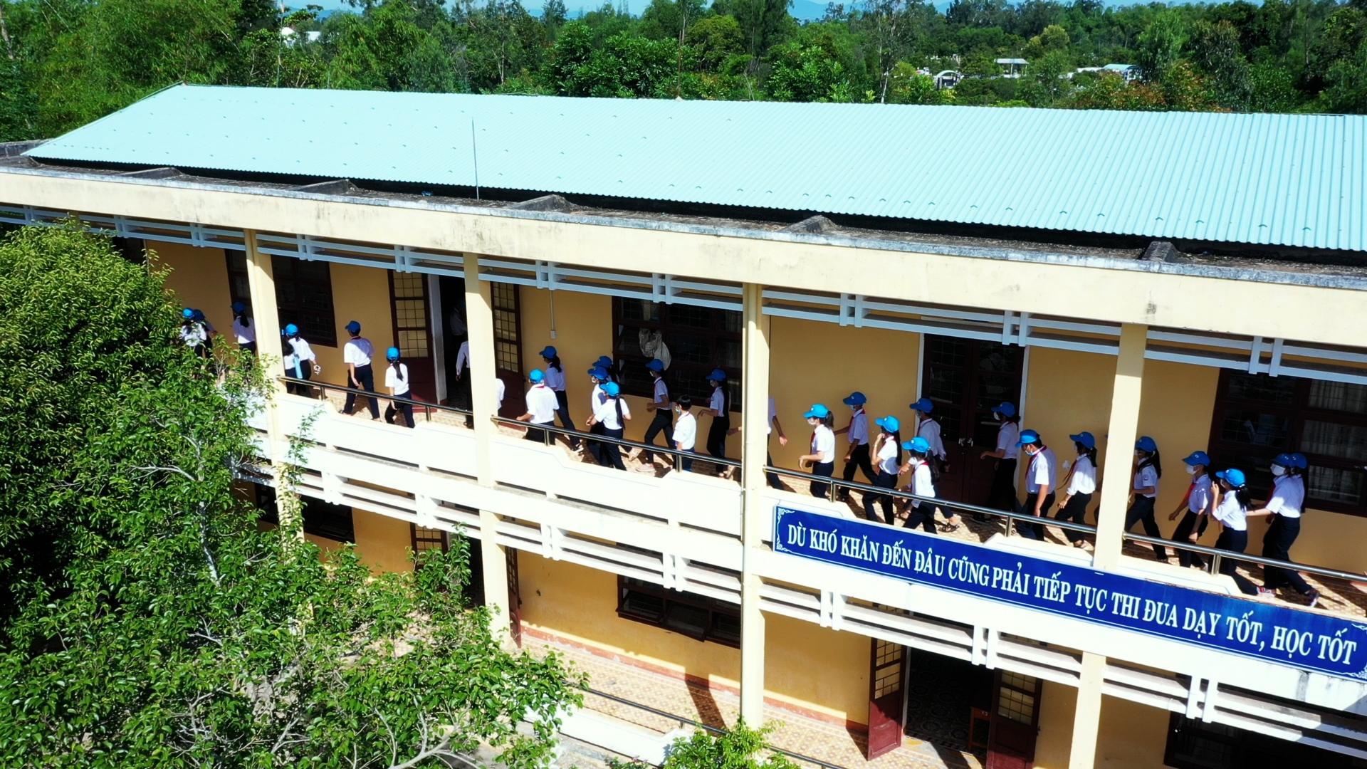 Students, teachers, and local communities in coastal Quang Nam join tsunami and multi-disaster response drills