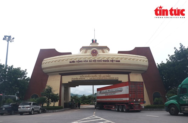 Vietnam, Laos aiming for 2 billion USD in bilateral trade