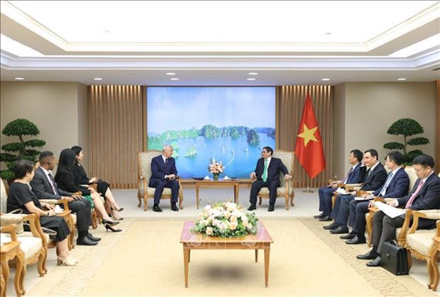 Vietnam promises to facilitate Standard Chartered’s operations PM