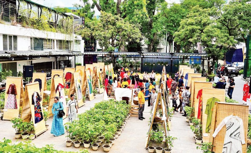 200 sets of Ao dai on display in Hanoi