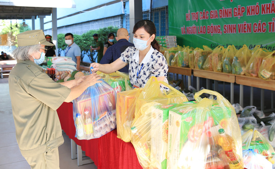 Hanoi strives to reduce poor households by 1,339 by year-end