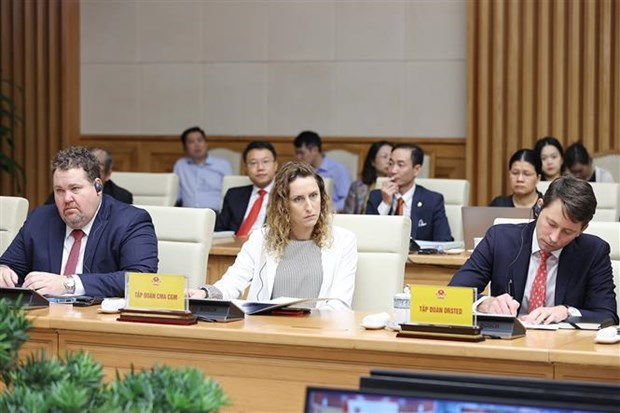 Foreign business representatives recommend solutions to promote Vietnam s development