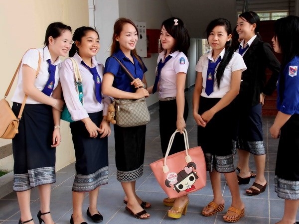 Nghe An to receive Lao students to high schools
