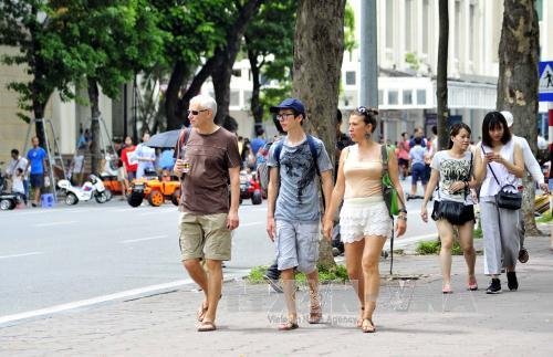Foreign tourists to Hanoi rise sharply in 9 months