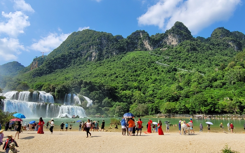 Diverse activities during Ban Gioc Waterfall Festival in early October