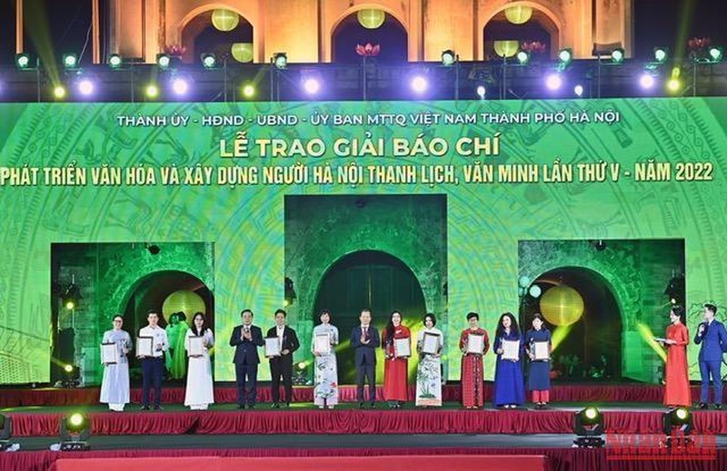 Awarding ceremony for 5th Press Award on Building of Civilized and Elegant manner of Hanoians