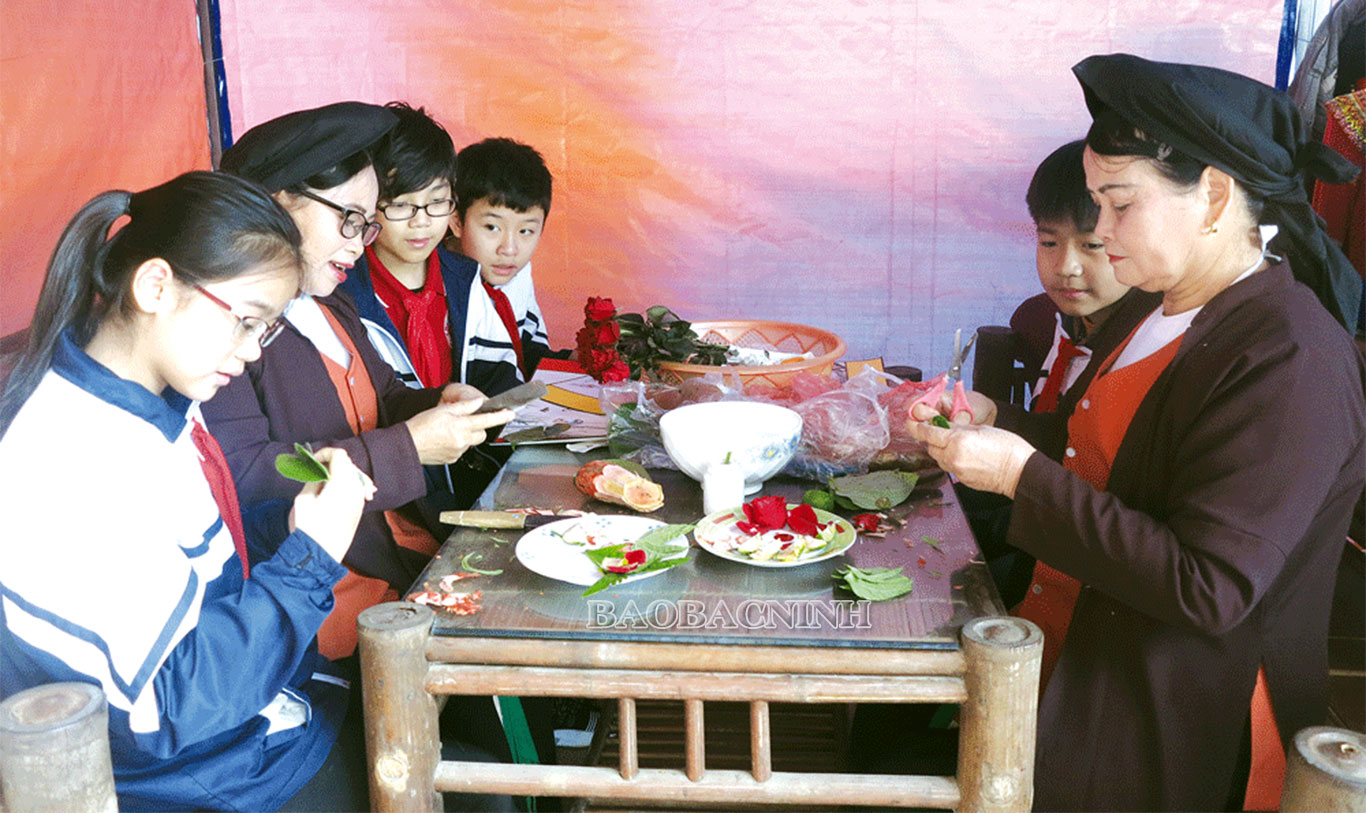 30 artisans of Bac Ninh awarded title People s Artisan , Excellent Artisan