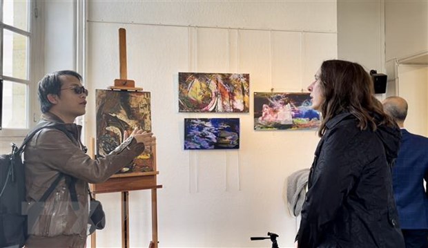 Nearly 30 works by eight painters about Vietnam introduced in France