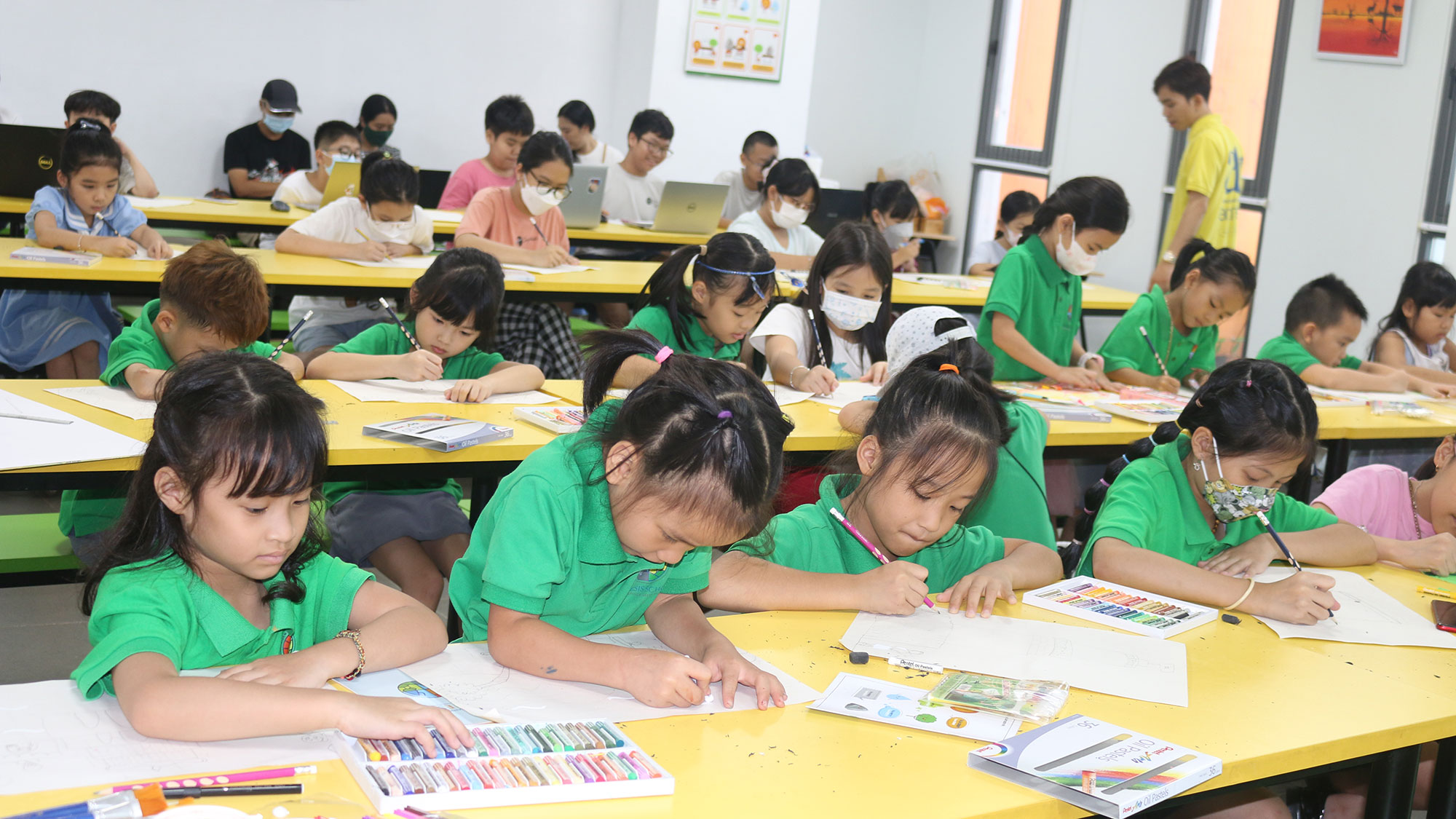 Painting contest for children with the message “I love Vietnam”