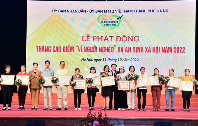 Over 30 billion VND pledged to donate to Hanoi’s fund for the poor