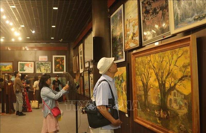 200 artworks by 187 artists from Red River Delta region on display