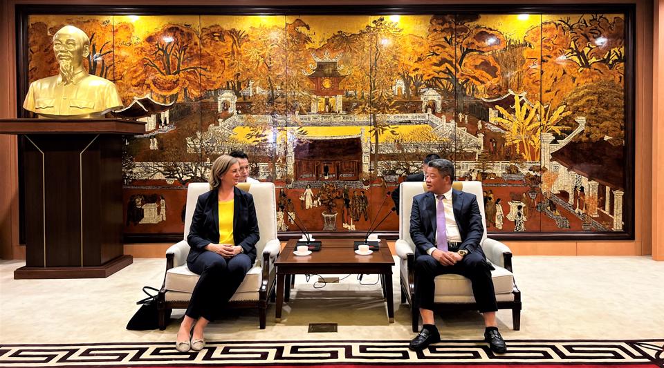 Austrian businesses seek opportunities to cooperate and invest in Hanoi