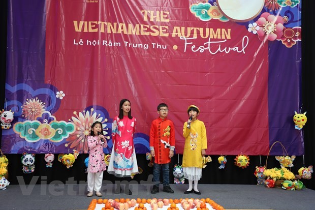 Vietnamese community in UK organizes Autumn Festival in London