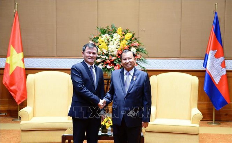 Vietnamese telecommunications group helps accelerate development of telecommunications network in Cambodia