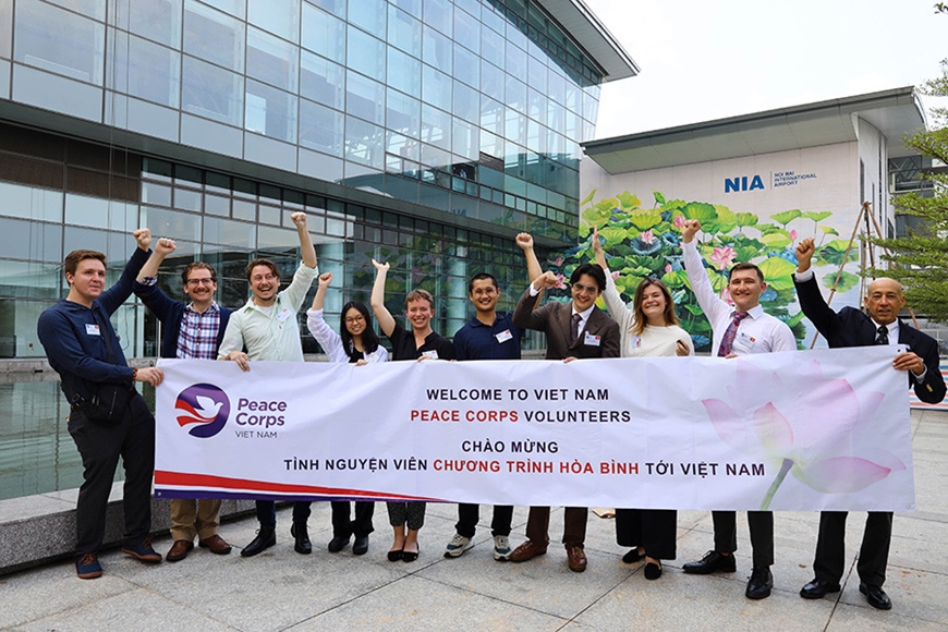 First Peace Corps volunteers arrive in Vietnam