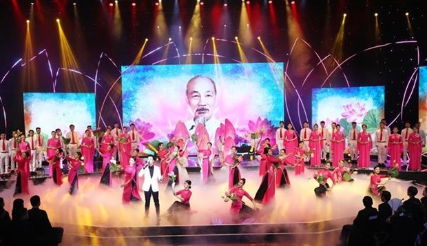 Art programme honours role models in studying, following President Ho Chi Minh’s example