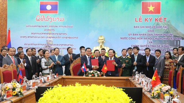 Kon Tum and Lao province sign new cooperation agreement