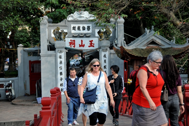 Capital ensures quality of services for tourists during holiday