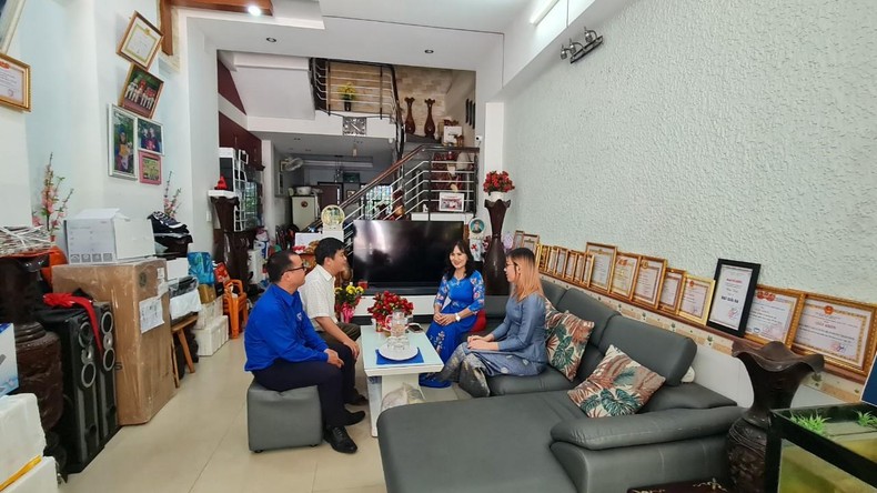Da Nang receives Lao students to stay in homes