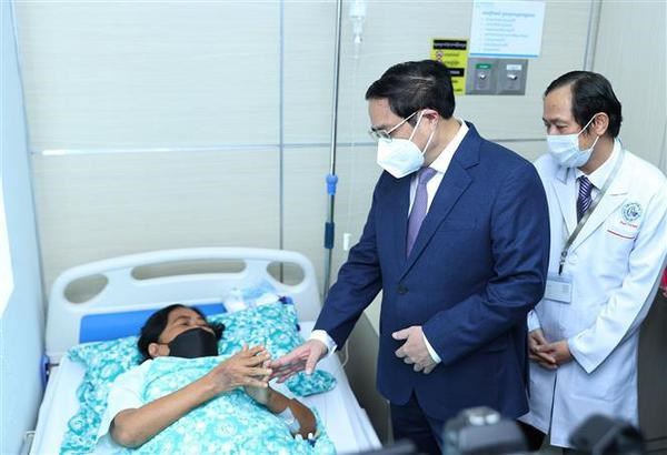 PM visits socio-economic establishments symbolising Vietnam-Cambodia cooperation