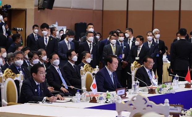 PM attends ASEAN summits with partners in Phnom Penh