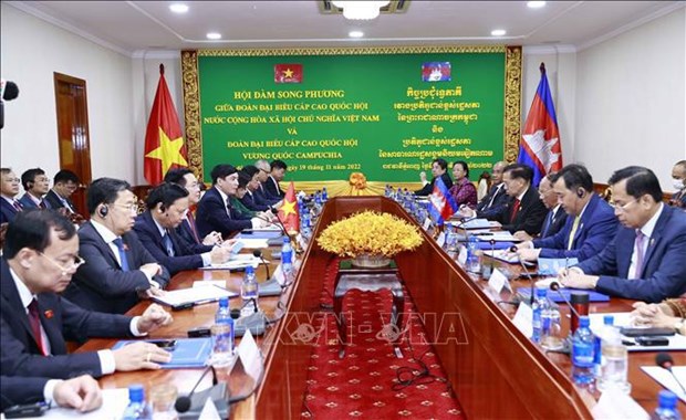 Top Vietnamese, Cambodian legislators hold talks