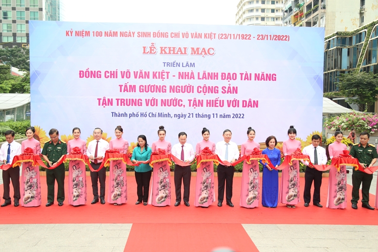 Photos on late Prime Minister Vo Van Kiet’s life and career on display in HCM City
