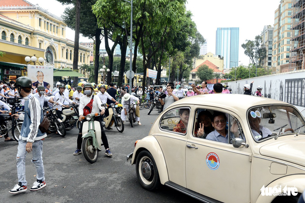 Antique cars and Ao dai parade in celebration cultural heritage day