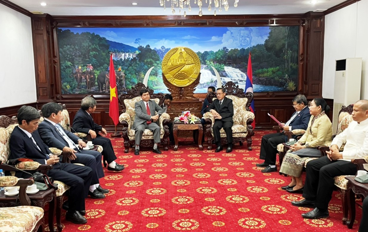 Kon Tum strengthens and expands cooperation and friendship with Lao province