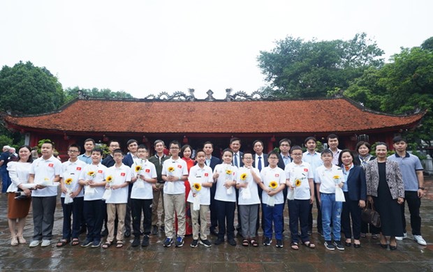 Vietnamese students win 19 medals at 2022 Mathematics and Science Olympiad