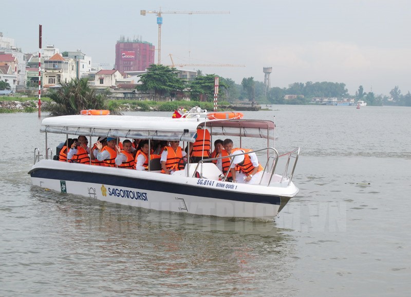Floating hotel and market on Saigon River to be served
