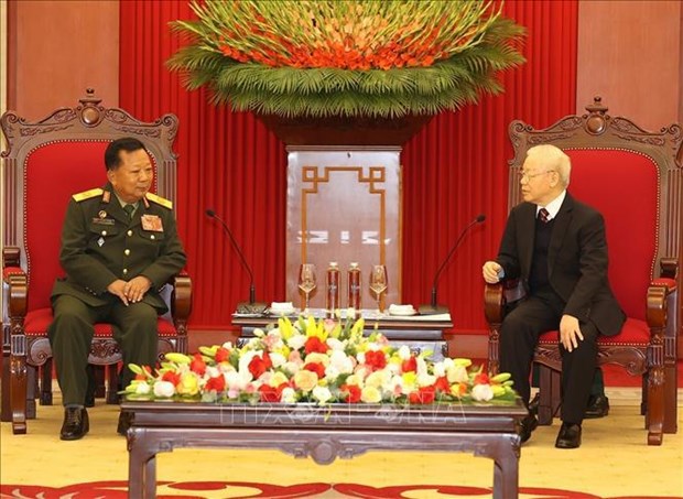Vietnamese leaders receive Lao Deputy PM, Defence Minister
