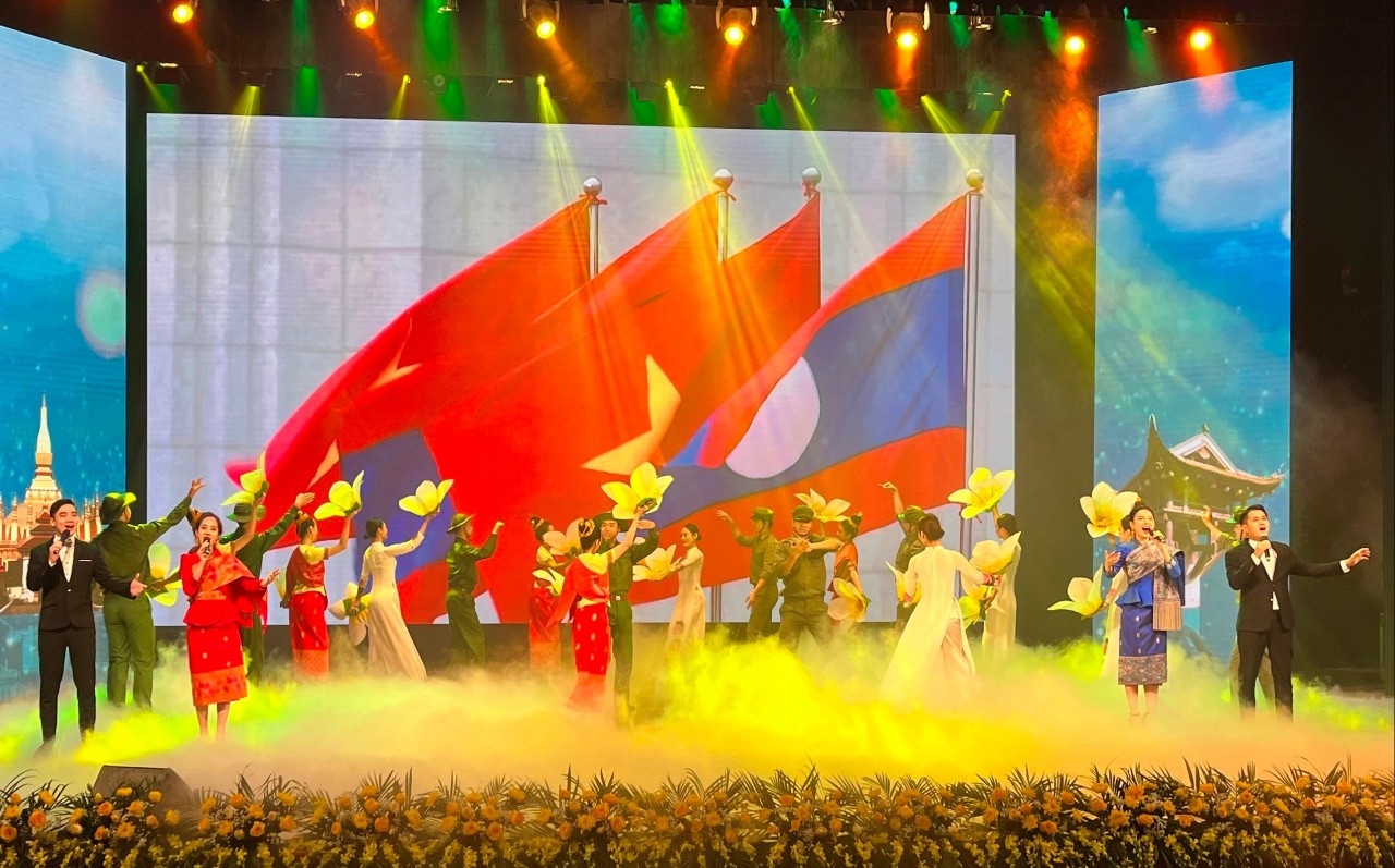 Special art performance reviews contest on Vietnam – Laos history