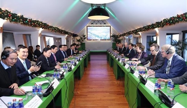 PM commits all possible support to Dutch firms